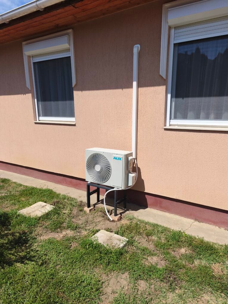 Aux Klíma beszerelése hóhatár konzolra, dekorcsatornázással