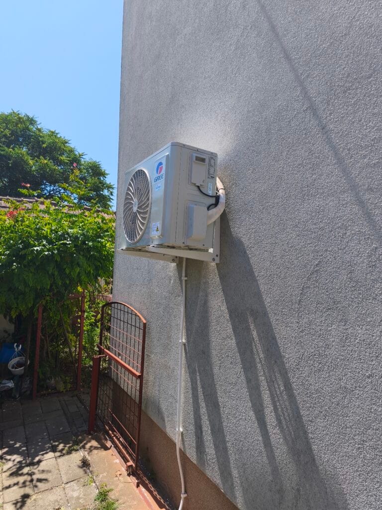 Gree Comfort pro klíma telepítése oldalfalra konzollal.